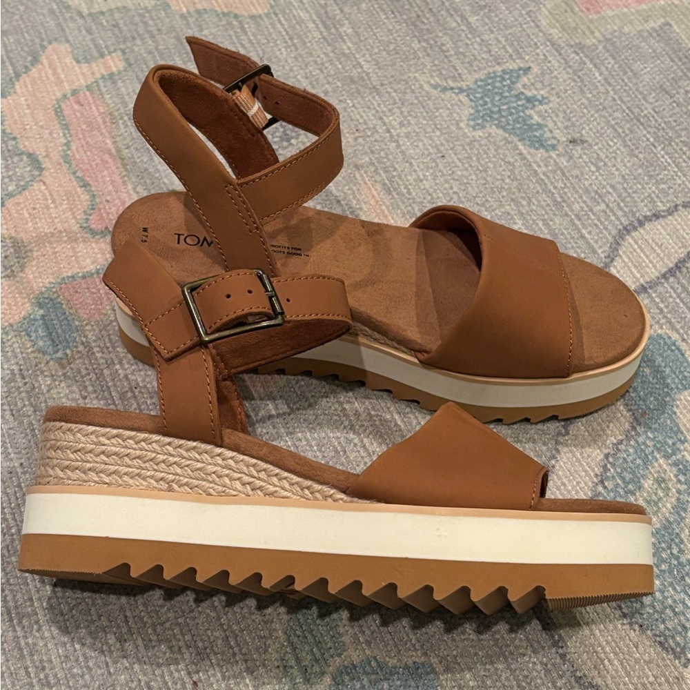 Women’s New Tom’s Brown Wedge Sandals Size 7.5
